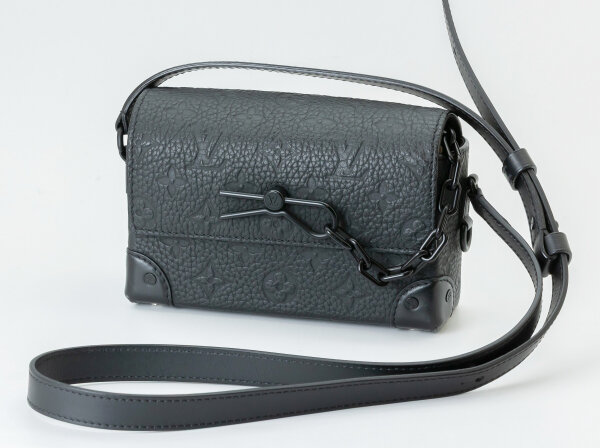 LOUIS VUITTON(ルイ・ヴィトン) スティーマー･ウェアラブル ウォレット M81746