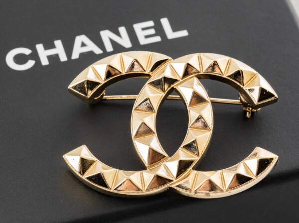 CHANEL (シャネル) ブローチ GP ココ AB6769 B10643 NI859