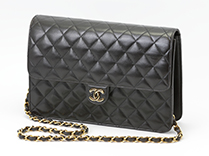 CHANEL（シャネル）　マトラッセチェーンショルダー